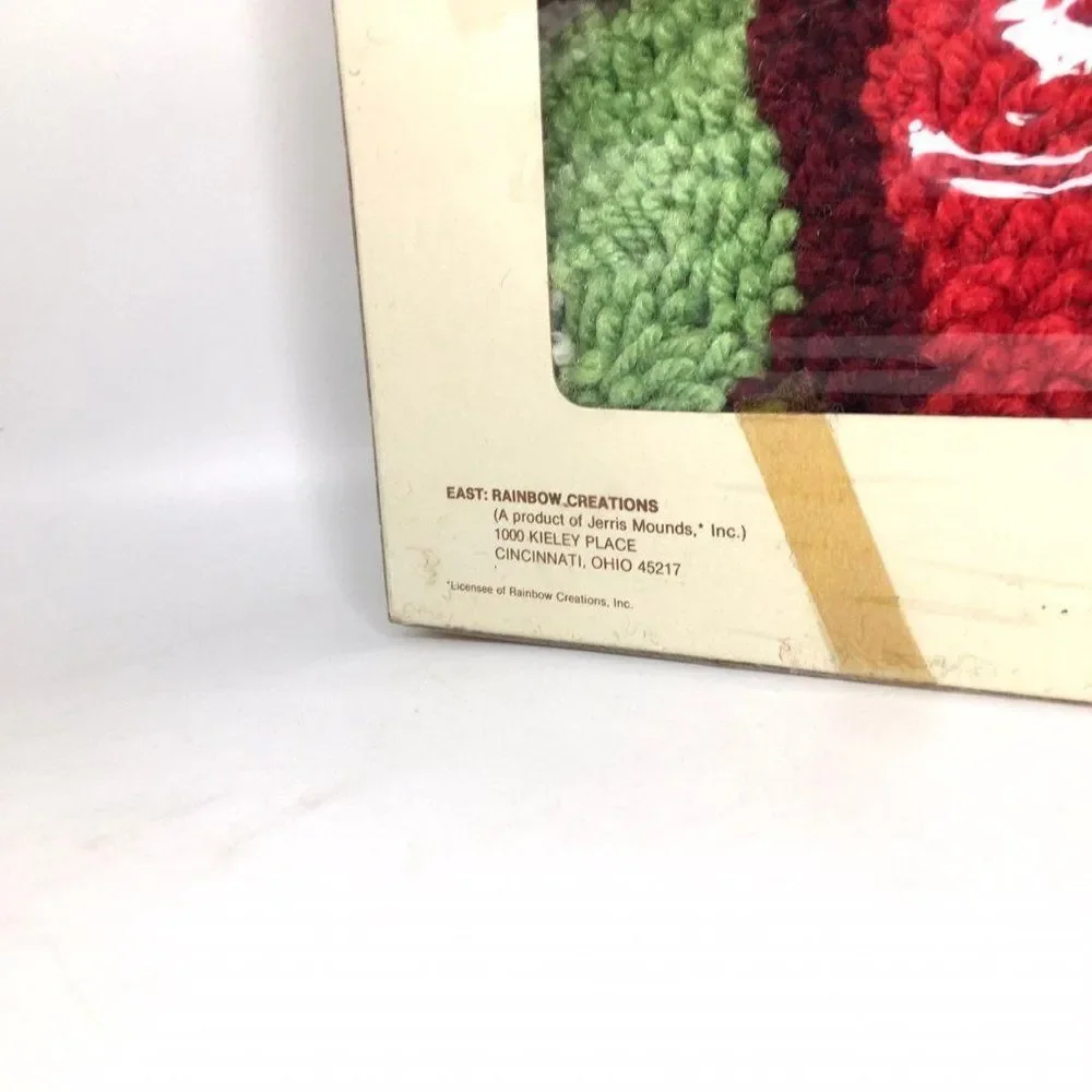 Vintage Christmas Wreath Rainbow  Latch Hook Kit Sealed New